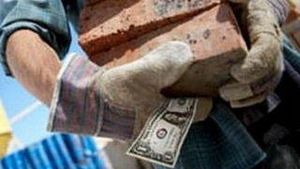 Думка економіста: українські гастарбайтери забезпечують десяту частину ВВП України