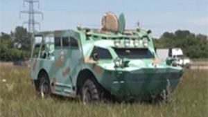 В Донецке появился необычный автомобиль, сделанный из бронемашины