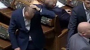 На голову Нестора Шуфрича впав шматок люстри