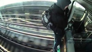 В киевском метрополитене погиб экстремал