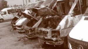 У місті Макарів підпалили мікроавтобуси