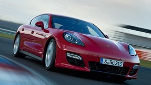 У Києві презентовано новий спорткар Porsche Panamera