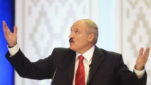 Лукашенко рассказал, что поймал сома весом 57 килограммов