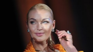 Перед концертом Анастасия Волочкова решила посетить конный клуб расположенный в Хакассии