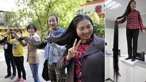 Китаянка вирішила розпрощатися зі своїм триметровим волоссям