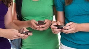 В американских учебных заведениях учащимся предлагают отказаться от смартфонов за два печенья