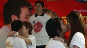 В Тайланде состоялись самые продолжительные танцы
