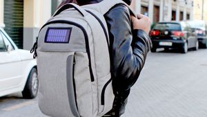 Инновационный рюкзак Lifepack сможет зарядить гаджеты во время путешествий