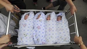 Четверняшки из Китая получили необычные имена