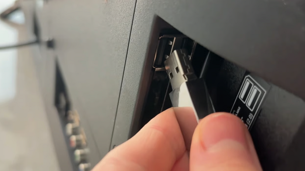 USB-порт у телевізорах — 6 корисних функцій, про які мало хто знає