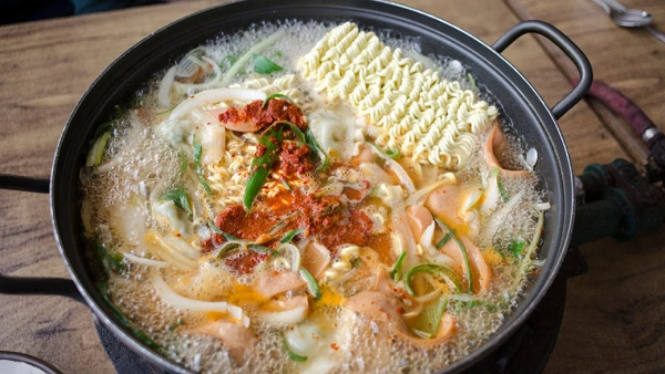 Не совершайте эту распространенную ошибку, которая портит вкус супа: сильное кипение – враг вкуса.