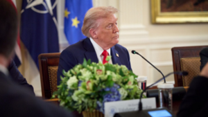 Президент США Дональд Трамп сообщил, что стоит перед важным выбором дальнейших действий в отношении Ирана