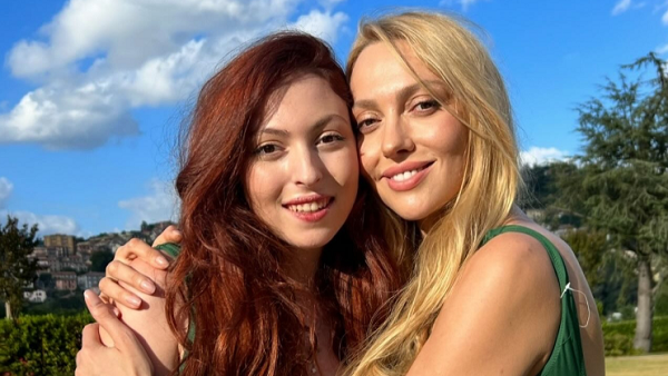 Оля Полякова отметила 21-летие дочери Маши, выразив ей трогательные слова любви и благодарности судьбы.