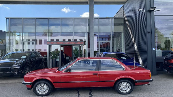 В Європі виявили унікальну BMW E30: за майже 40 років вона проїхала всього 260 кілометрів