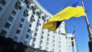 Кабинет Министров Украины разрешил определенной категории женщин-чиновников выезжать за границу