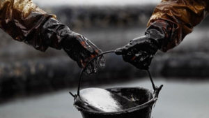 Нефть продолжает дешеветь, Brent торгуется выше $108 за баррель