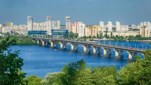 В Киеве на аварийном мосту Патона временно ограничат движение, что известно.